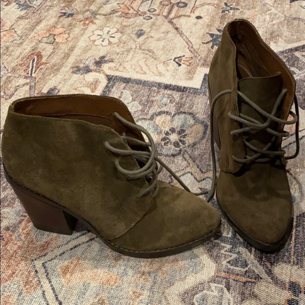 Steve Madden green booties size 7